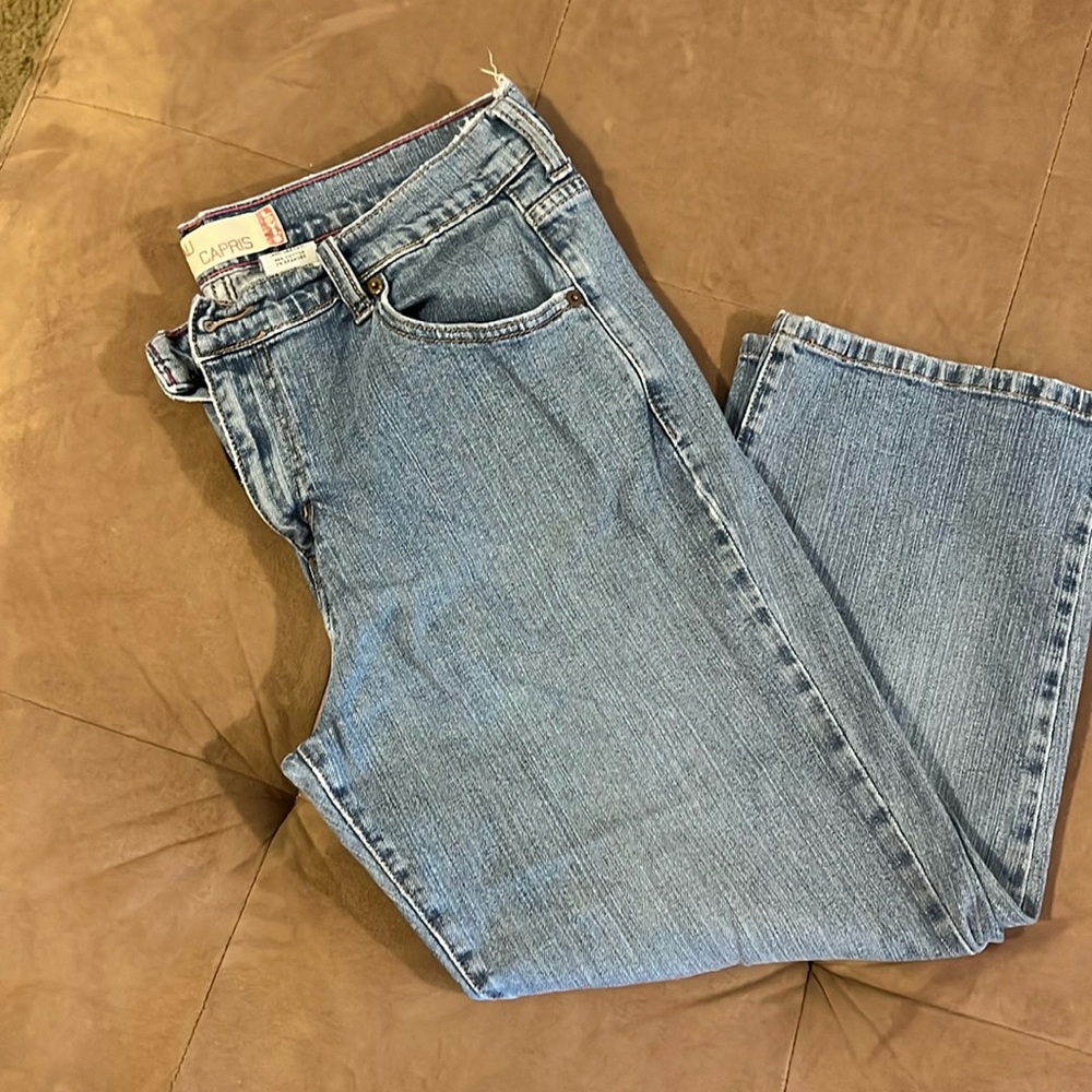 Levi Capri